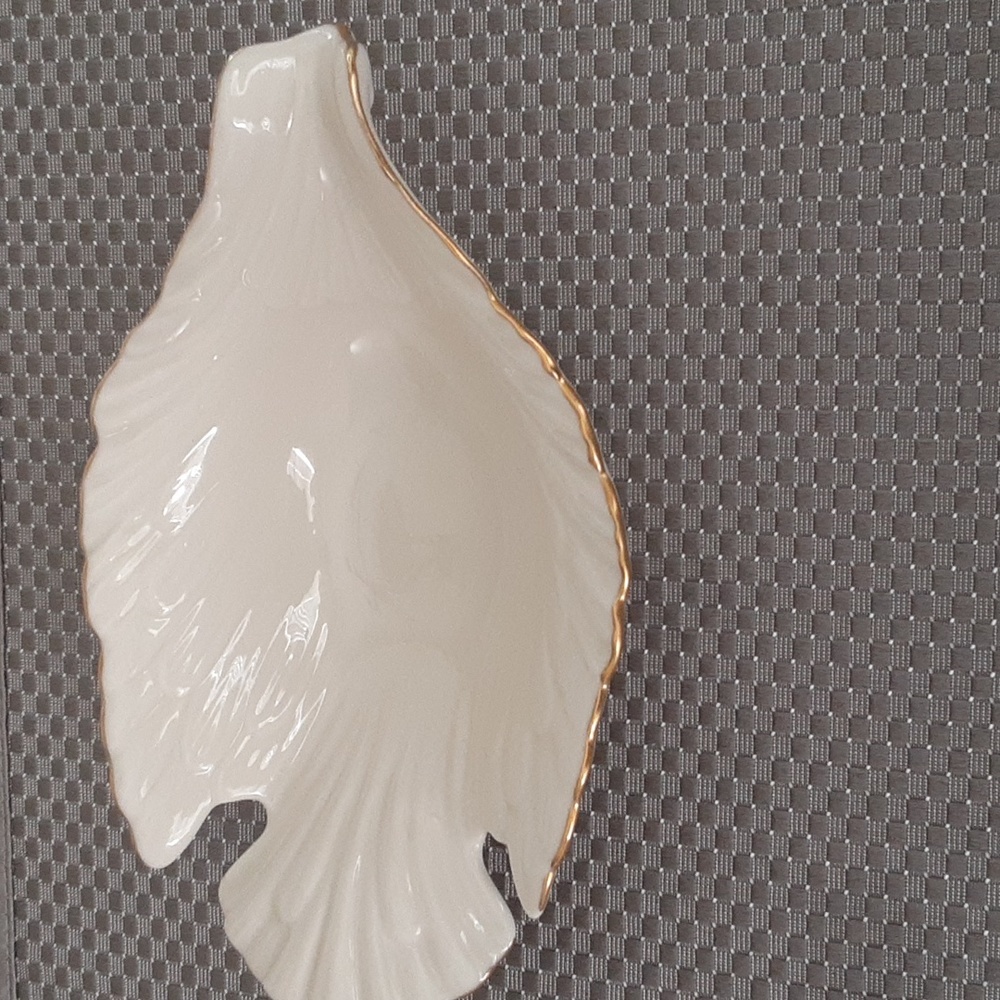 LENOX  CHINA "Dove" dish. New condition!